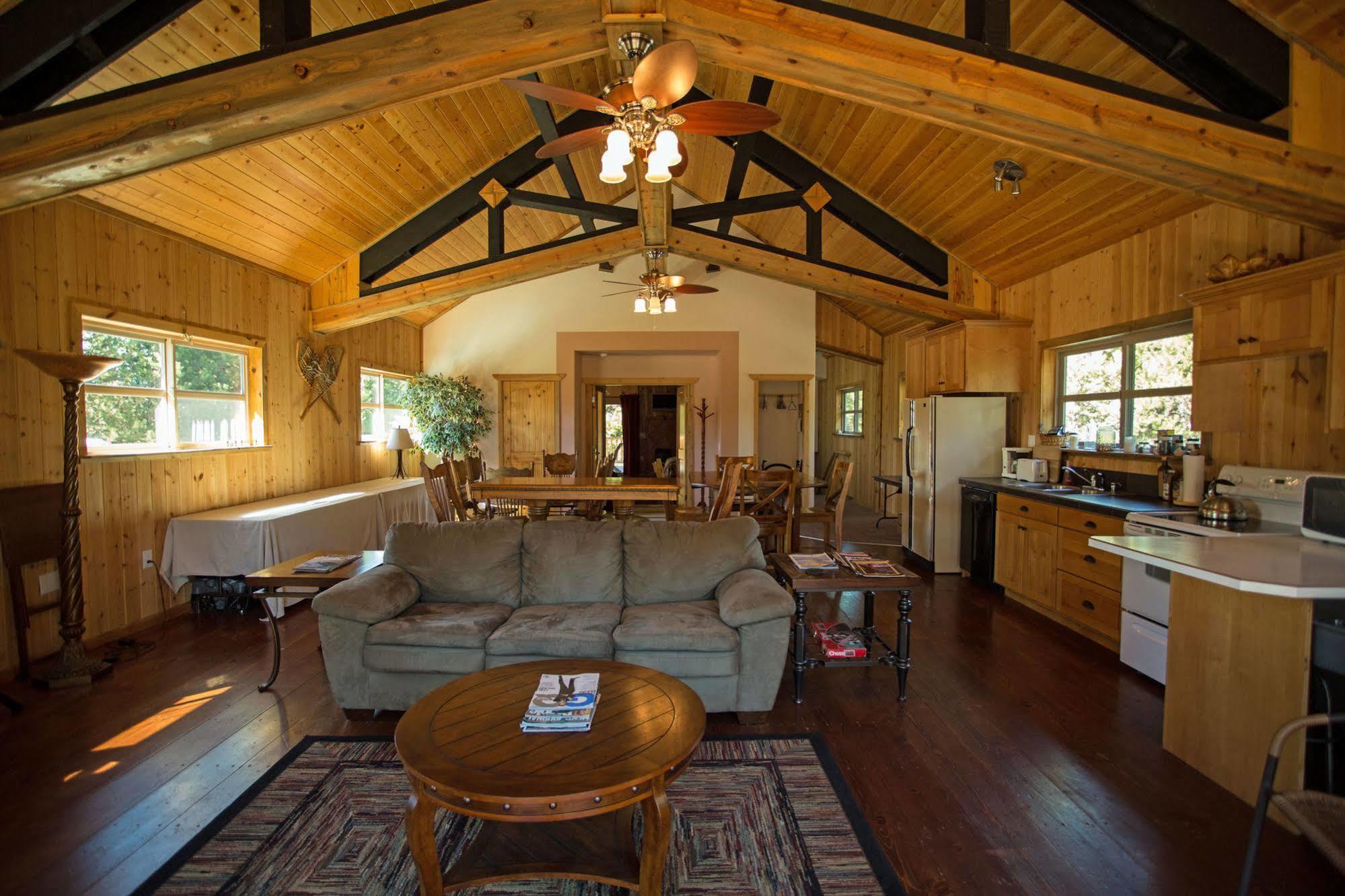 Diamondstone Guest Lodges ラ・パイン エクステリア 写真