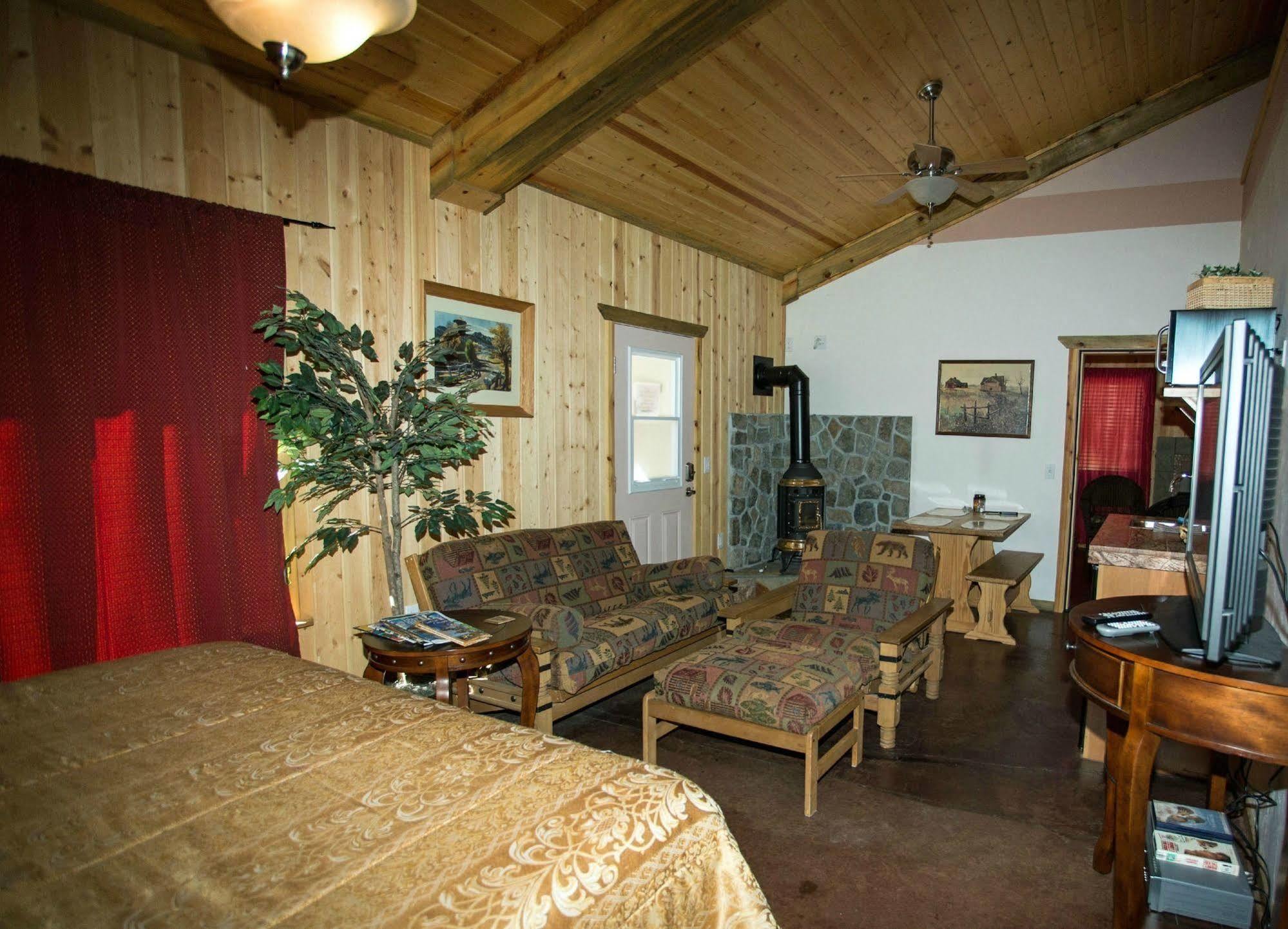 Diamondstone Guest Lodges ラ・パイン エクステリア 写真